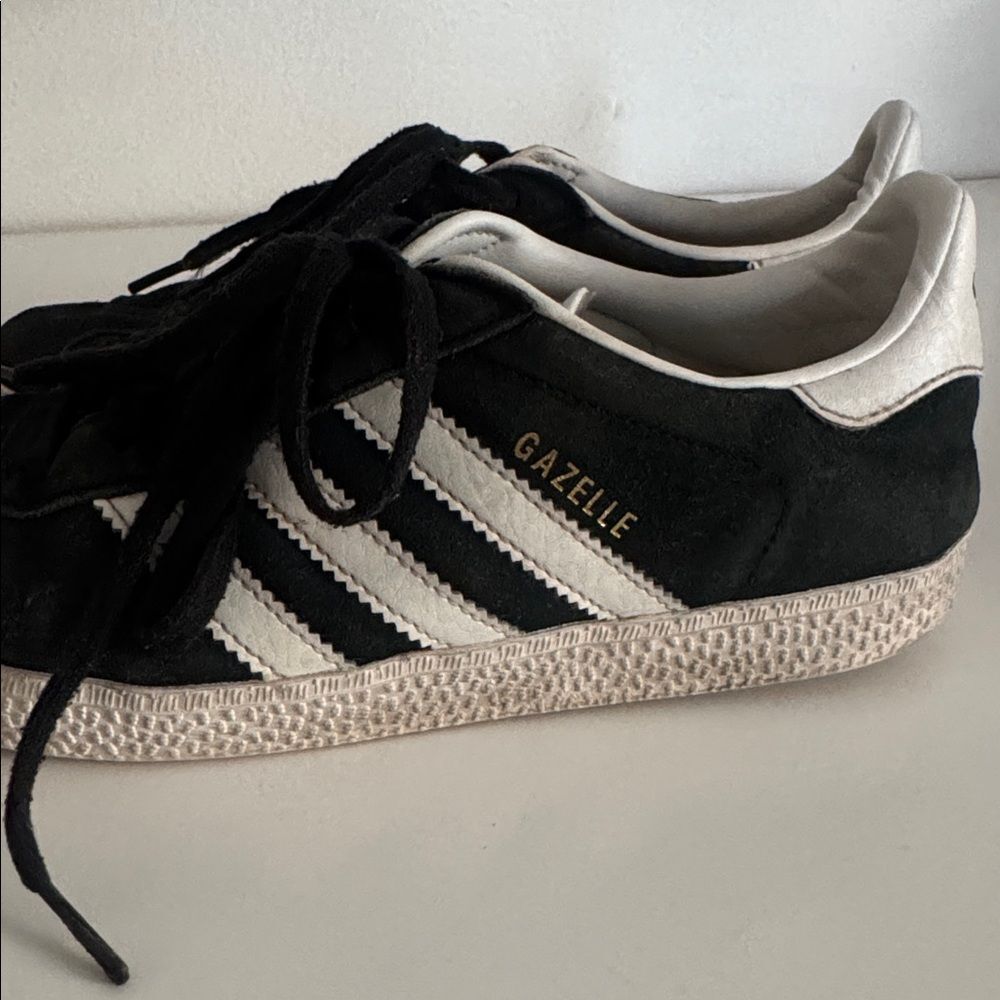 Adidas Gazelle Black and White Shoes EUC - Picture 2 of 6